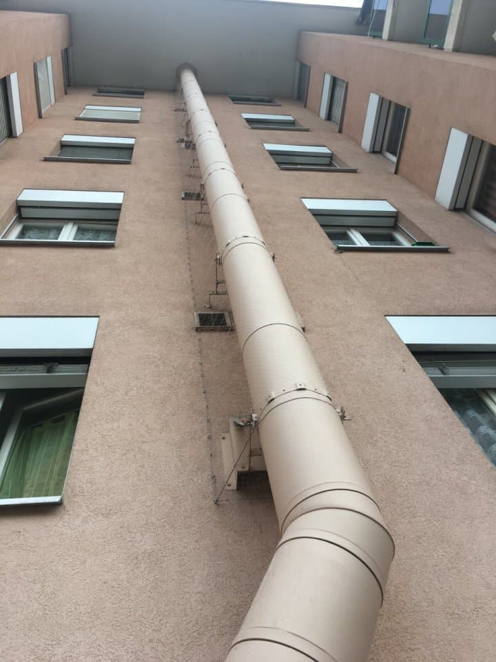 Protection d'un conduit de ventilation par pose d'un filet