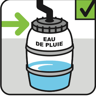 Un récupérateur d'eau de pluie fermé par un couvercle